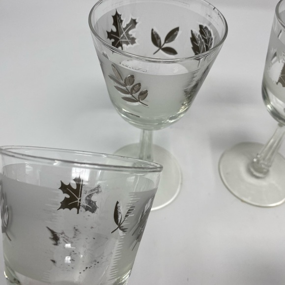 Set of 6 Vintage Wine Glasses - Picture 5 of 11